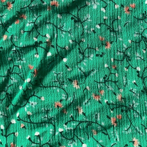 ☘️☘️☘️Spring green floral blouse☘️☘️☘️ - Picture 2 of 7